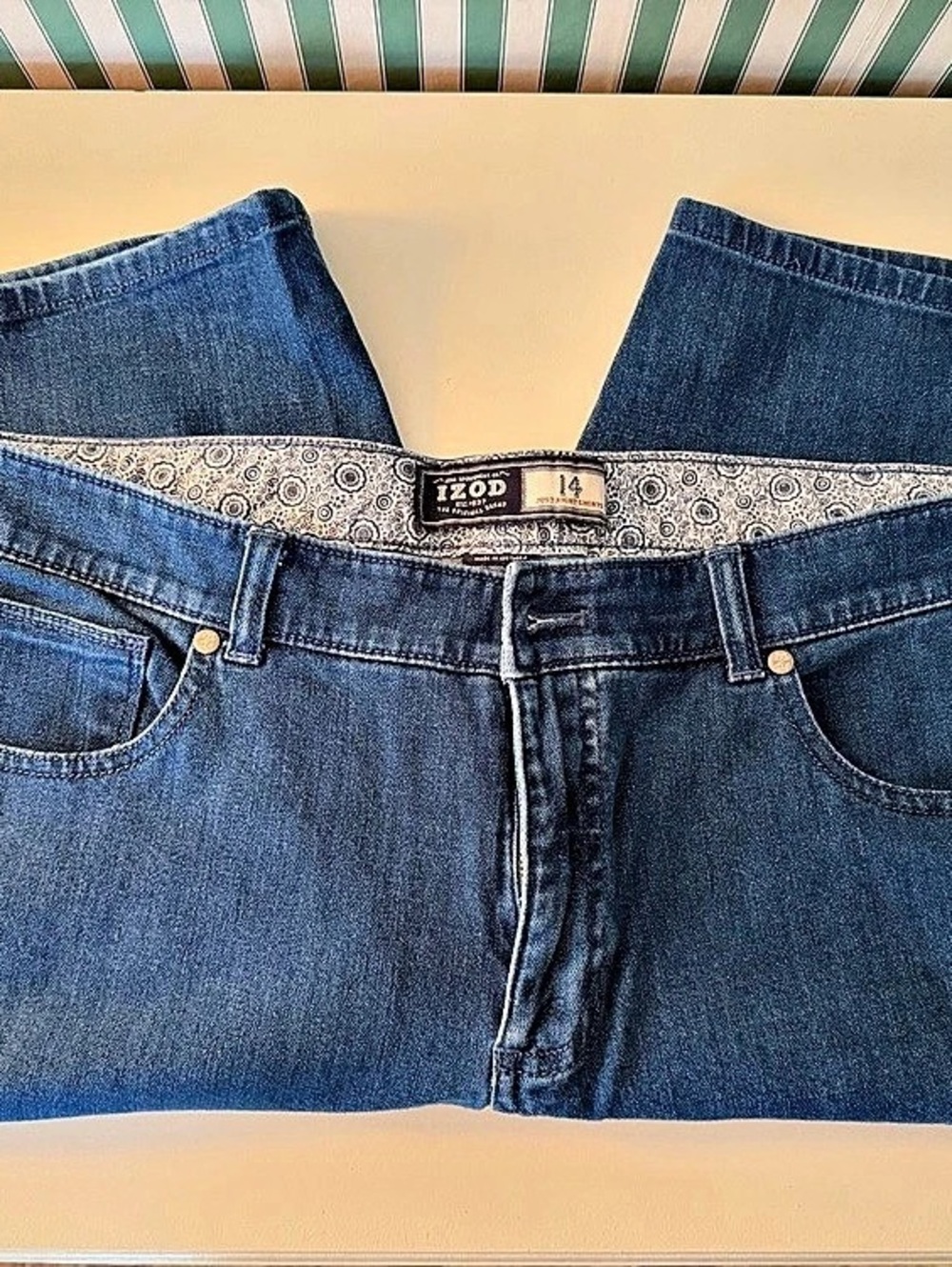 IZOD women’s shorts in Blue Waist 14 Like New